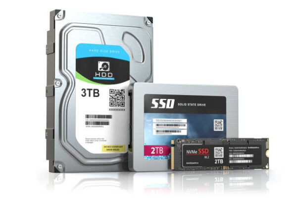 Hard Disk Drives (HDD) / Solid State Drives (SSD)
